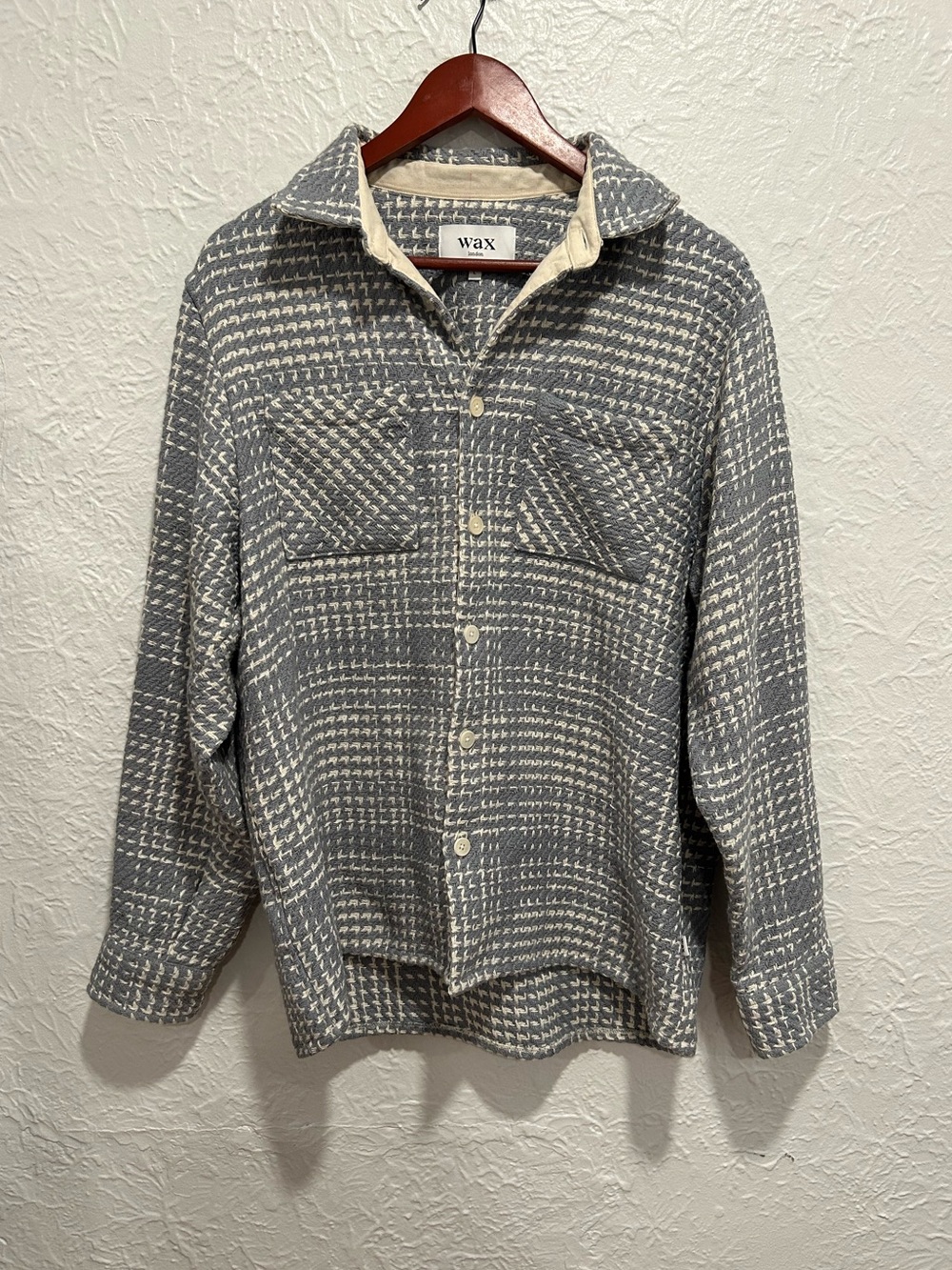 Men's Gray & Cream Patterned Button-Up Shirt
